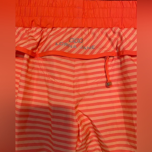 Lorna Jane Active Orange Striped Shorts Size M - Picture 3 of 5